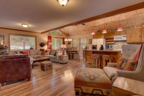 Bear's Lair by Tahoe Getaways - 3 BR in Tahoe Donner with Hot Tub & Bonus Room! Truckee
